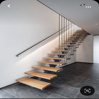 Escalier en colimaçon en chêne massif personnalisé, moderne et de luxe, préfabriqué pour villa, par Anewson Premium