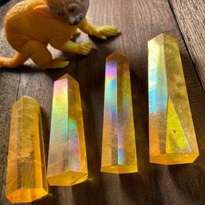 คริสตัลโฮล่า ควอตซ์สีเหลืองออร่าขัดเงา รูปทรงหอคอย ขนาด 5-9 ซม. ของตกแต่งบ้าน สำนักงาน ห้องนอน ตามหลักฮวงจุ้ย เสริมสิริมงคล สร้างบรรยากาศผ่อนคลาย ตามเทรนด์แฟชั่น - Product Image 4