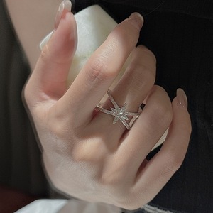 Anillo de Plata de Ley S925 con Diseño de Estrella de Cuatro Puntas, Chapado en Oro de 18K, Estilo Vintage Francés, Anillo con Incrustaciones de Circonita - Product Image 3