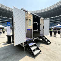 Ensemble de toilettes mobiles à deux postes avec lavabo en marbre, douche à effet pluie et marchepied à double entrée, pour les propriétaires de entreprises de location