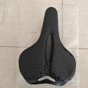 <span class=keywords><strong>Selle</strong></span> <span class=keywords><strong>de</strong></span> <span class=keywords><strong>vélo</strong></span> <span class=keywords><strong>extra</strong></span>-<span class=keywords><strong>large</strong></span> personnalisable Siège <span class=keywords><strong>de</strong></span> véhicule électrique avec coutures respirantes et design creux - Product Image 6