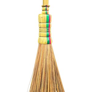 Escoba de jardín de palma natural con mango de bambú, hecha en Indonesia. - Product Image 3