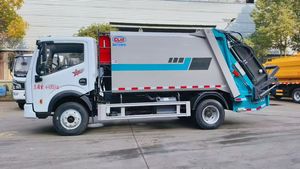 Camion Compattatore per Rifiuti Dongfeng 6 CBM 4x4 Diesel con Caricatore Posteriore per Raccolta Rifiuti Urbani - Product Image 4