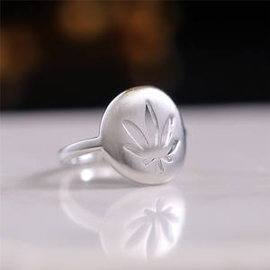 Anello in Argento F1246, Argento Sterling 925, Design Minimalista con Motivo Vegetale, Gioiello Unisex - Product Image 1