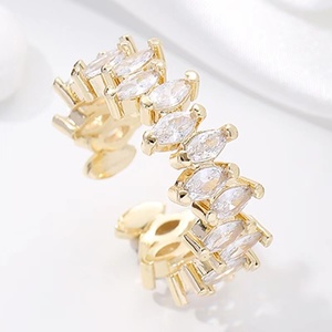 Anillo de Lujo Ligero Vintage para Mujer con Incrustaciones de Latón y Circones Geométricos, de Alta Gama, Venta Caliente Transfronteriza Europea y Americana - Product Image 2
