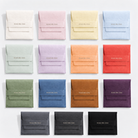 Pochette en microfibre lavande avec rabat, toucher doux, coutures soignées, protection contre les rayures et la poussière, réutilisable pour bijoux