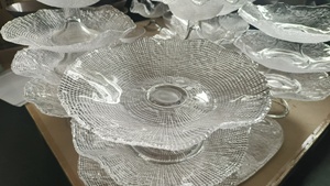 Bol à fruits en verre texturé de 9,5 pouces / 11 pouces / 11,8 pouces avec piédestal et bord festonné, pour servir des collations et des fruits sur la table à manger, pour la cuisine - Product Image 3