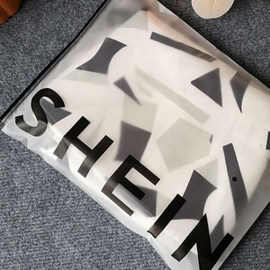 Biểu Tượng Tùy Chỉnh In Trong Suốt Rõ Ràng Frosted Tái Chế Màu Đen Nhựa Quần Áo Túi Với Tái Sử Dụng Dây Kéo Thiết Kế Thời Trang - Product Image 3