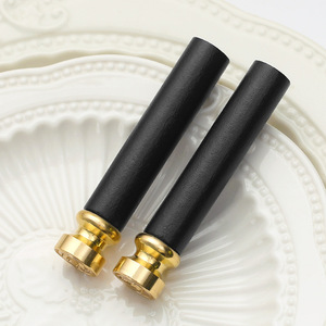 Mini Set de Sellos con Mango de Madera Oscura para Diarios y Sobres, Diseño Metálico Dorado - Product Image 2