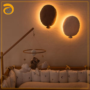 Lampe murale en forme de ballon en peluche, lumière décorative pour chambre d'enfant, veilleuse pour chambre à coucher - Product Image 1