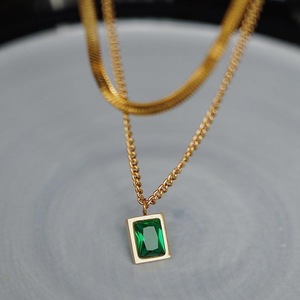 HOVANCI <span class=keywords><strong>Collier</strong></span> minimaliste en acier inoxydable étanche en or 18 carats avec pendentif en forme de cœur pour femmes <span class=keywords><strong>Collier</strong></span> multicouche en perles émeraude - Product Image 3