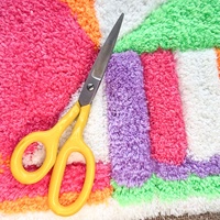 Ciseaux de façonnage à poignée courbée durable personnalisés en gros chauds ciseaux de couture de tapis manuels