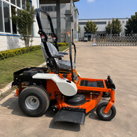 Tondeuse autoportée à rayon de braquage zéro, à essence, avec moteur bicylindre en V de 803 cm³ et plateau de coupe à 3 lames pour la tonte commerciale de gazon