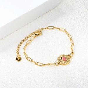 Pulsera de cadena chapada en oro estilo europeo con bisel de piedra rosa para mujer, joyería minimalista de moda. - Product Image 1