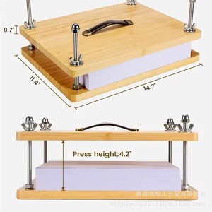 Presse à livres en bois 14,7x11,4 pouces avec poignée, presse manuelle pour fromage et tofu, pour la cuisine et la restauration de livres - Product Image 1