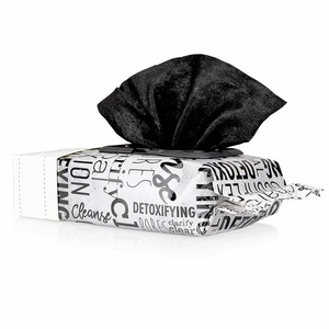Lingettes faciales féminines détoxifiantes non tissées noires charbon de bois matériau biodégradable démaquillant personnalisé lingettes humides - Product Image 1