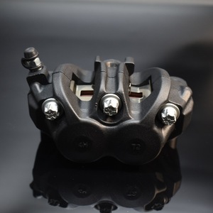Kaliper Rem Tempa Riqing 4 Piston Asimetris 100MM Titik Pengunci Instalasi untuk Rem Roda Depan pada Sepeda Motor - Product Image 4