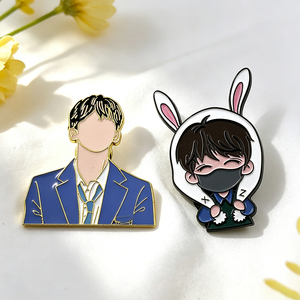 Épingles de revers personnalisées en émail, badges métalliques à personnage de dessin animé, forme irrégulière, sans nickel, fixation par épingle de sûreté, style mignon, promotion - Product Image 4