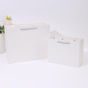 맞춤형 인쇄 로고 재활용 고급 포장 의류 선물 쇼핑 핸들 가방 로고 쇼핑 판지 크래프트 종이 가방 - Product Image 4