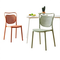 Chaise longue d'extérieur en métal personnalisable, couleurs au choix, design moderne et minimaliste, structure ajourée pour salles à manger domestiques