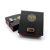 Boîte à boutons de manchette carrée en cuir PU couleur personnalisée, intérieur en velours pour boutons de manchette et badges, emballage de luxe pour cadeaux d'affaires et vente au détail