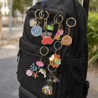 Porte-clés en émail personnalisé, porte-clés en métal en forme de dessin animé, porte-clés souvenir de voyage, porte-clés promotionnel, porte-clés en alliage de zinc
