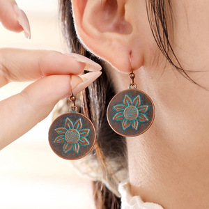 Boucles d'oreilles pendantes vintage en alliage, plaqué bronze antique, motif floral, bijoux de fête pour femmes, boucles d'oreilles tendance - Product Image 2