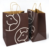 Sacs cadeaux en papier kraft personnalisés en gros, sacs shopping en papier kraft brun imprimés avec logo personnalisé pour l'emballage de cadeaux de détail