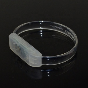 חדש אידיאלי חתונה מתנות צבע שינוי LED מהבהב אור למעלה צמיד - Product Image 3