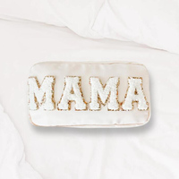 Pochette de maquillage professionnelle personnalisée en chenille avec patch, pochette en nylon crème, boîte de rangement cosmétique de voyage avec lettres universitaires