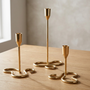 Ensemble de porte-bougies en métal doré, base en forme de cœur, support pour bougies coniques, fait main, décoration pour la maison et les mariages - Product Image 2