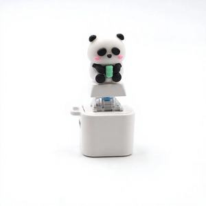 Llavero de juguete sensorial con botón de sonido de panda recargable, luz LED y voz divertida, regalo novedoso para niños y adultos - Product Image 1