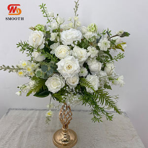 Bouquet de fleurs artificielles blancs et verts, faits main, petits et élégants, pour centre de table de mariage - Product Image 2