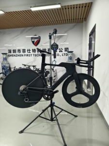 Vélo de course sur route <span class=keywords><strong>TWITTER</strong></span> TT 700c 24 vitesses en fibre de carbone avec roues à 3 rayons avant et à disque carbone arrière - Product Image 3