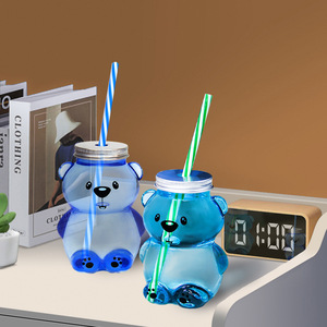 Tazza d'acqua a forma di orso, disponibile in vari colori, tazza con cannuccia a forma di orso, in plastica resistente, per feste e regali. - Product Image 1