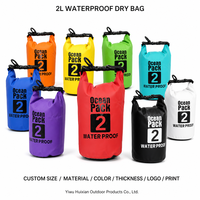 Sac étanche personnalisé 2L en PVC couleur unie avec fermeture à enroulement et sangle simple/double pour la natation, la plage, la randonnée et les activités de plein air