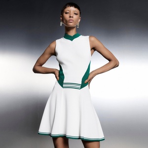 กระโปรงพลีทวินเทจออกแบบเองสำหรับผู้หญิง ผ้าฝ้ายระบายอากาศดี เหมาะสำหรับฤดูร้อน คอวี แขนกุด แห้งเร็ว ไซส์ใหญ่ สไตล์ลำลอง รับผลิตแบบ OEM สำหรับทีม - Product Image 1