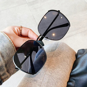 Gafas de Sol Polarizadas Qianai con Media Montura Metálica, Marco Dorado, Protección UV400, Unisex, Modernas, Tipo 3 - Product Image 3