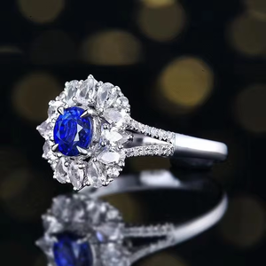 เครื่องประดับอัญมณีชั้นดี SGARIT แหวนทองคำขาว 18K ประดับด้วยไพลินสีน้ำเงินธรรมชาติทรงรี น้ำหนัก 0.82 กะรัต สำหรับผู้หญิง - Product Image 5