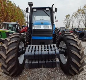 Trattore Usato SNH1204 da 120 CV 4WD con Cabina Completamente Climatizzata - Product Image 1