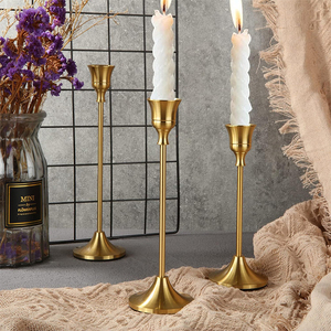 Usine <span class=keywords><strong>Pas</strong></span> <span class=keywords><strong>Cher</strong></span> Belle Longue Tige Or Jante En Aluminium <span class=keywords><strong>Grand</strong></span> Bougeoir De Luxe Lumière Stand <span class=keywords><strong>Chandelier</strong></span> - Product Image 4
