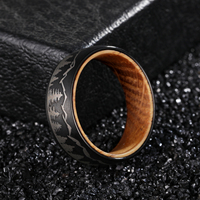 Poya Cincin Tungsten Carbide Pria, Bertatahkan Kayu Barel Wiski 8Mm untuk Lelaki