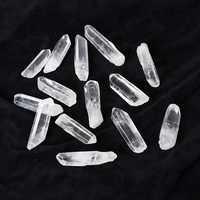 Vente en gros de cristal de quartz de guérison naturel brut Point de cristal de quartz clair terminé avec trou pour la fabrication de lustre en cristal