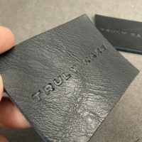 Étiquettes en cuir PU personnalisées avec logo gaufré minimaliste, patchs en cuir de luxe pour jeans, étiquettes de marque de vêtements durables
