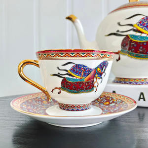 Vente en gros de luxe motif de personnalité royale décors pour la maison en céramique manche doré service à café et thé - Product Image 5