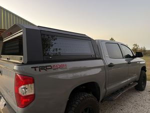 Techo Rígido de Aleación de Aluminio Impermeable <span class=keywords><strong>4X4</strong></span> Personalizado para Camioneta, Cubierta para Camioneta, Toldo para <span class=keywords><strong>Toyota</strong></span> <span class=keywords><strong>Tundra</strong></span> de 5.5 pies - Product Image 1