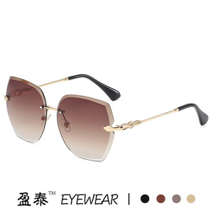 Lunettes de soleil à monture métallique UV400 pour femmes, légères, avec verres dégradés roses miroir - Product Image 4