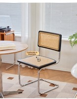 Chaise de salle à manger cantilever sans accoudoirs, style Mid-Century Modern, assise en rotin synthétique tressé, structure chromée argentée durable, mobilier de maison