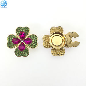 最新2025シャツボタンアクセサリー取り外し可能クローバーボタンクリップレディーススリーブラインストーンカフスボタン - Product Image 1