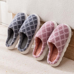 Chaussons d'hiver chauds de créateur pour femme, à bout fermé, à enfiler, doublés de fourrure, simples, moelleux, pour la maison - Product Image 3